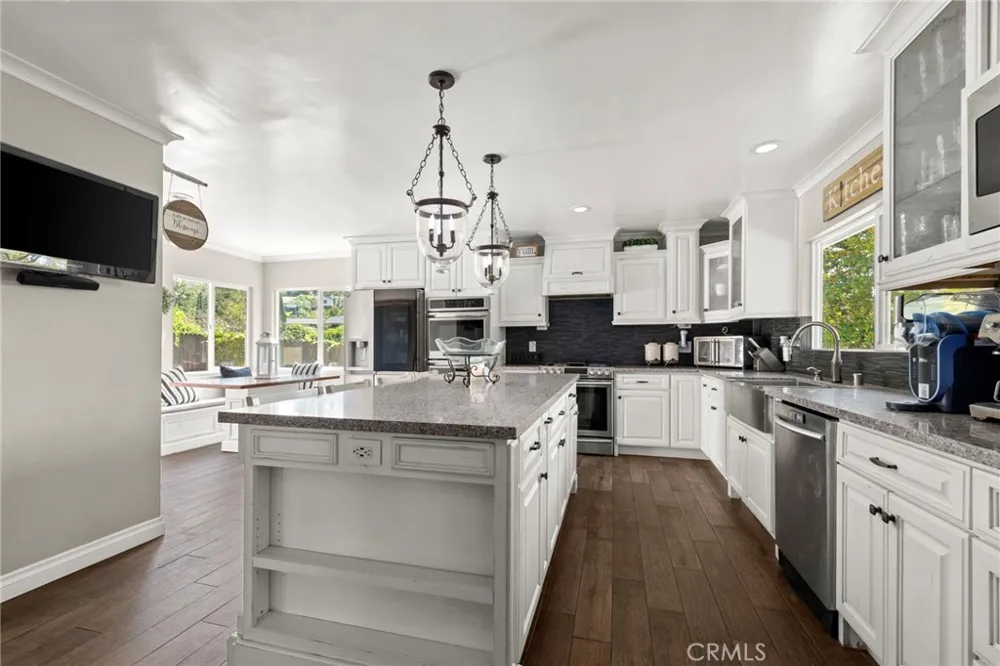 8470 Via Sierra Ramal Avenue Whittier, CA 90605