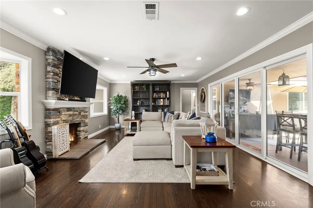 8470 Via Sierra Ramal Avenue Whittier, CA 90605