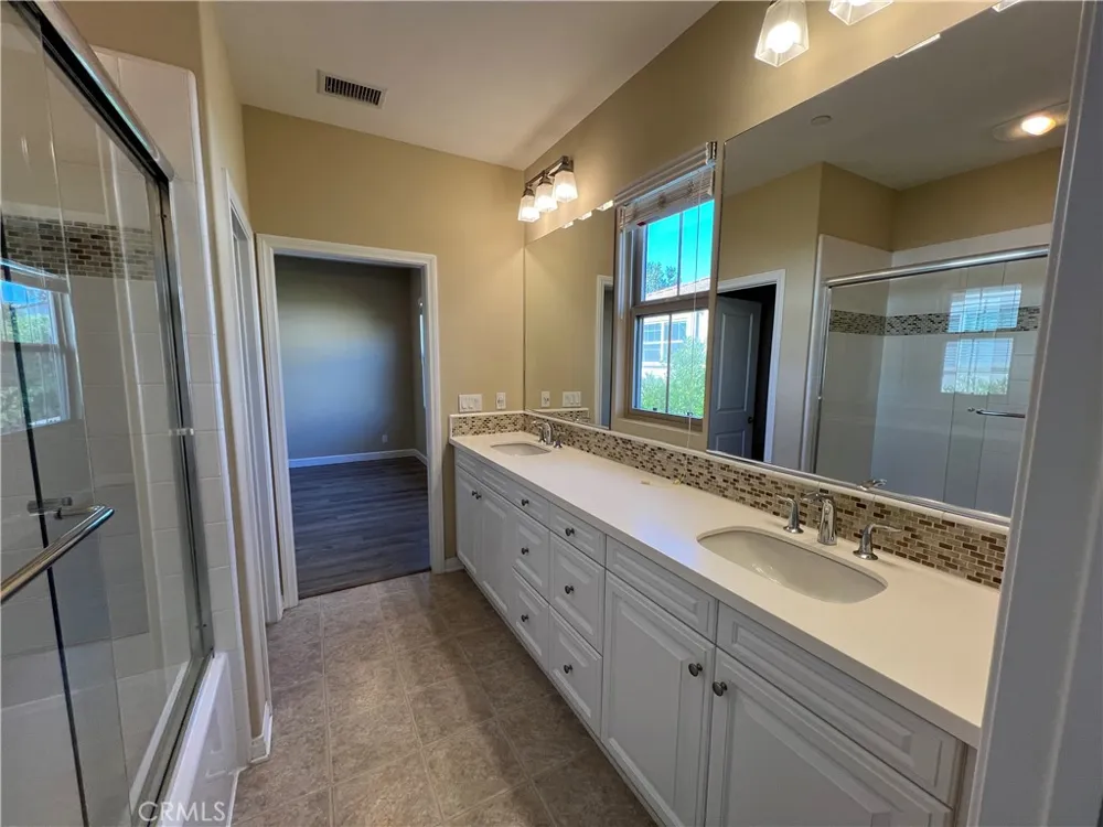 102 Baritone Irvine, CA 92620