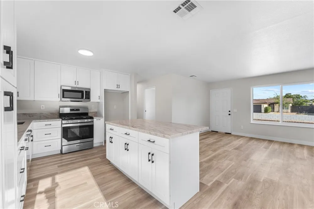 2217 W Avenue K13 Lancaster, CA 93536