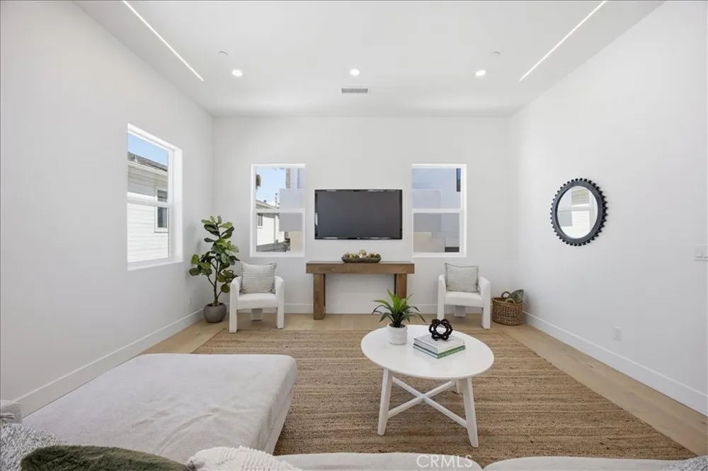 617 Irena Avenue #B Redondo Beach, CA 90277