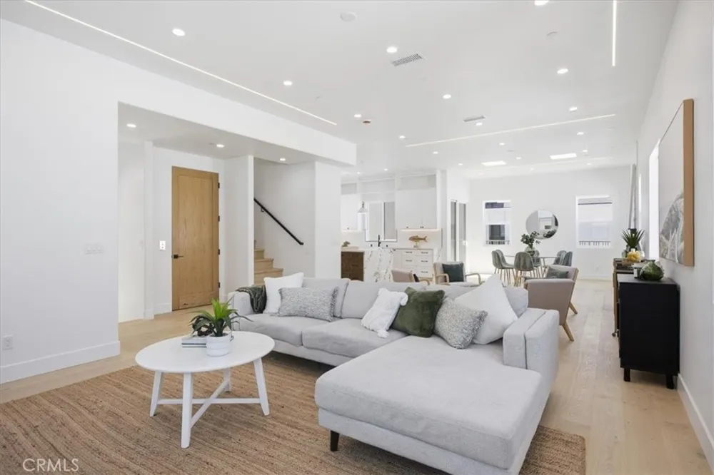 617 Irena Avenue #B Redondo Beach, CA 90277