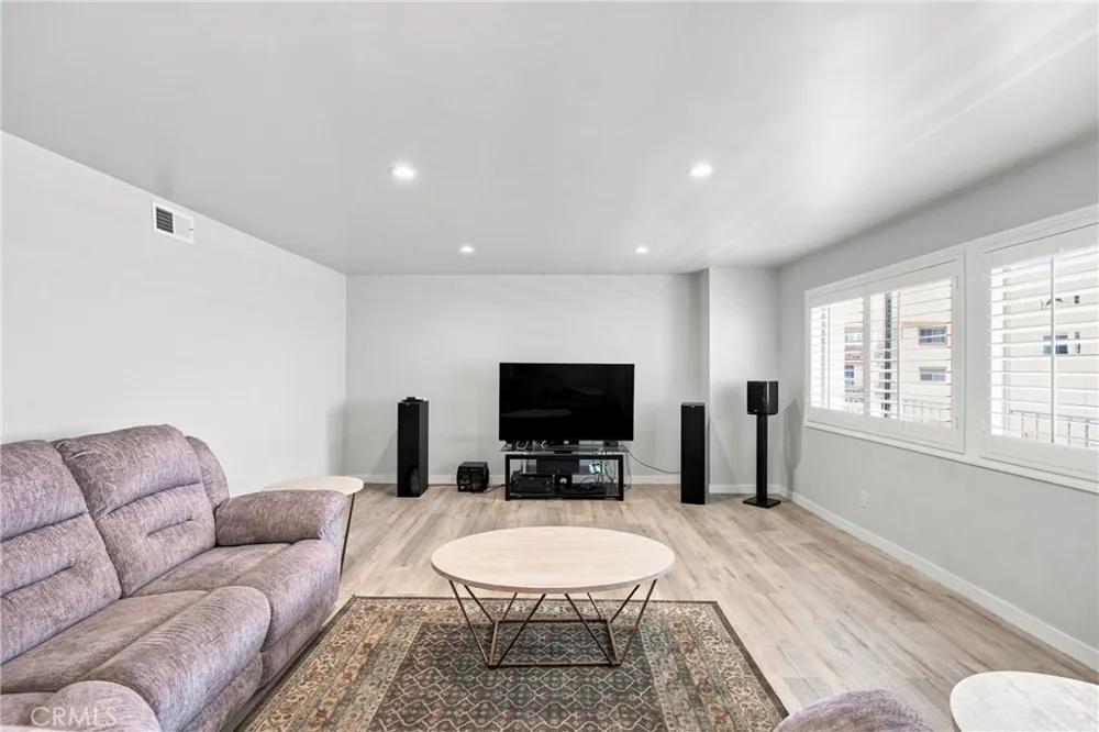 5354 Lindley Avenue #209 Encino, CA 91316
