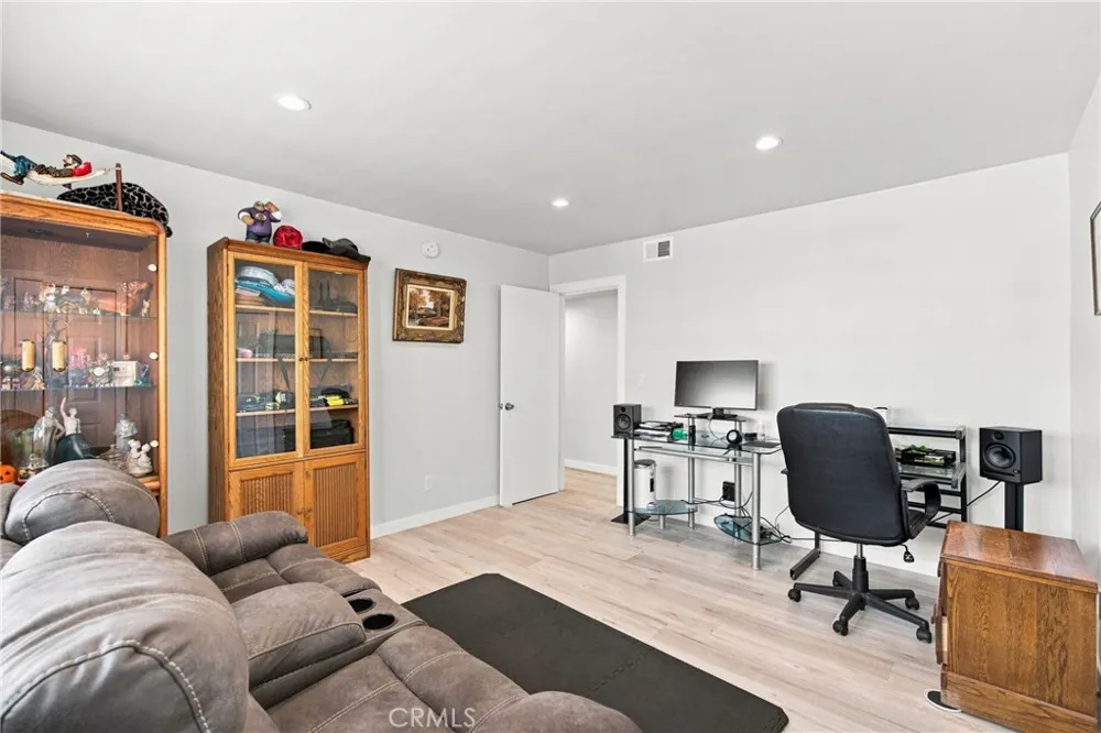 5354 Lindley Avenue #209 Encino, CA 91316