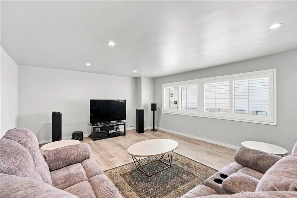 5354 Lindley Avenue #209 Encino, CA 91316