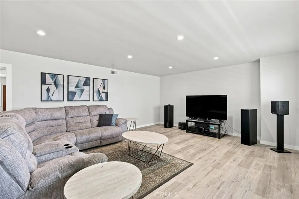 5354 Lindley Avenue #209 Encino, CA 91316