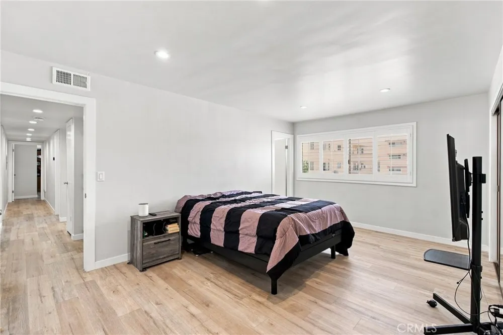 5354 Lindley Avenue #209 Encino, CA 91316