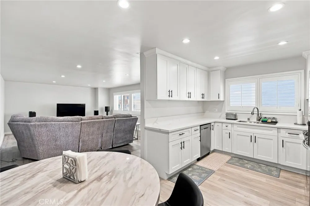 5354 Lindley Avenue #209 Encino, CA 91316