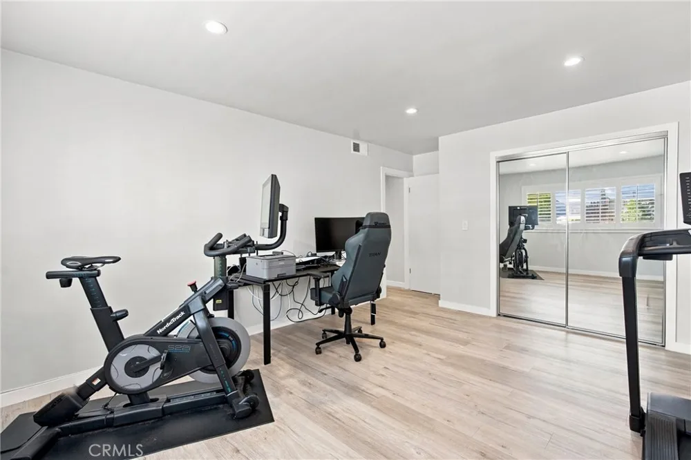 5354 Lindley Avenue #209 Encino, CA 91316