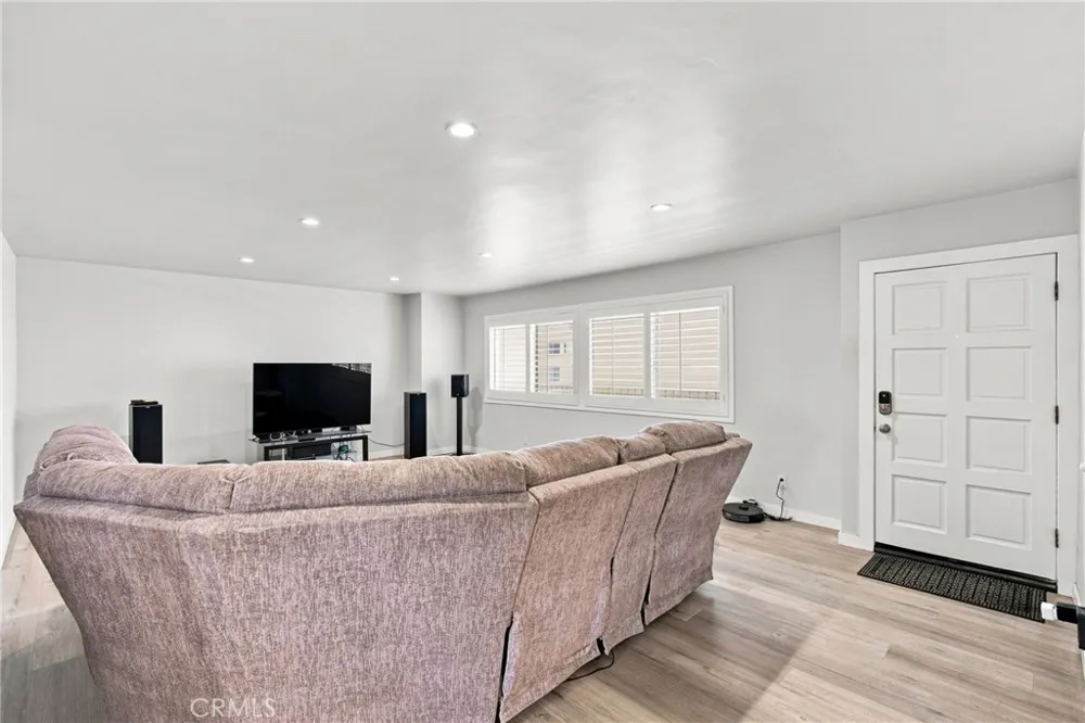5354 Lindley Avenue #209 Encino, CA 91316