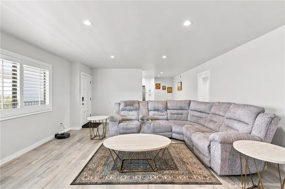 5354 Lindley Avenue #209 Encino, CA 91316