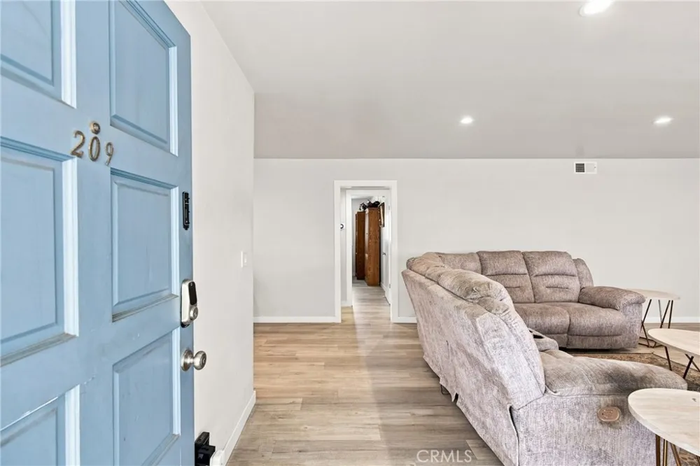 5354 Lindley Avenue #209 Encino, CA 91316