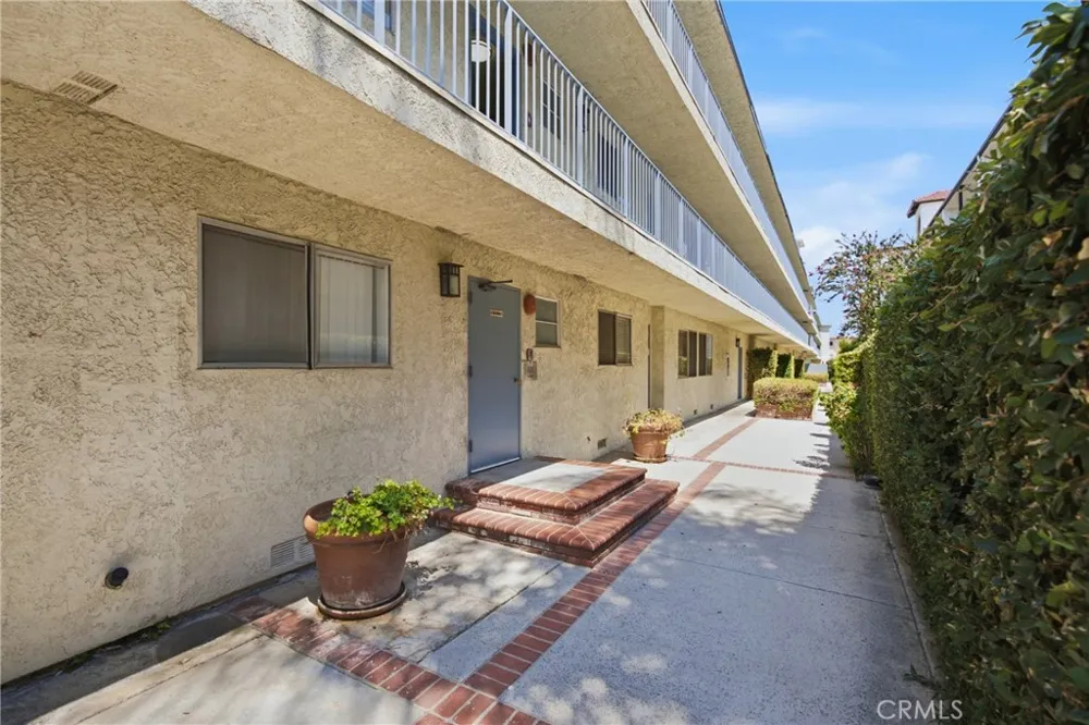 5354 Lindley Avenue #209 Encino, CA 91316
