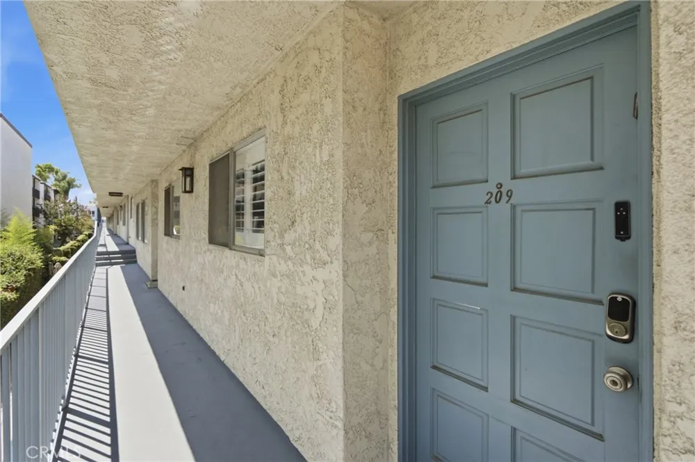5354 Lindley Avenue #209 Encino, CA 91316