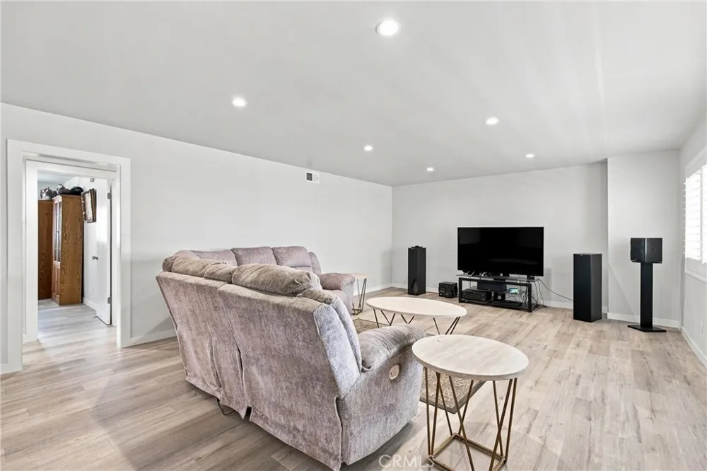 5354 Lindley Avenue #209 Encino, CA 91316