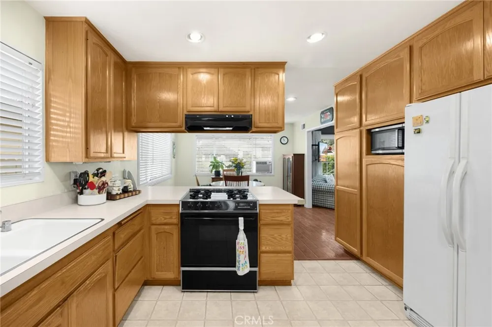 12526 Chadwell Street Lakewood, CA 90715