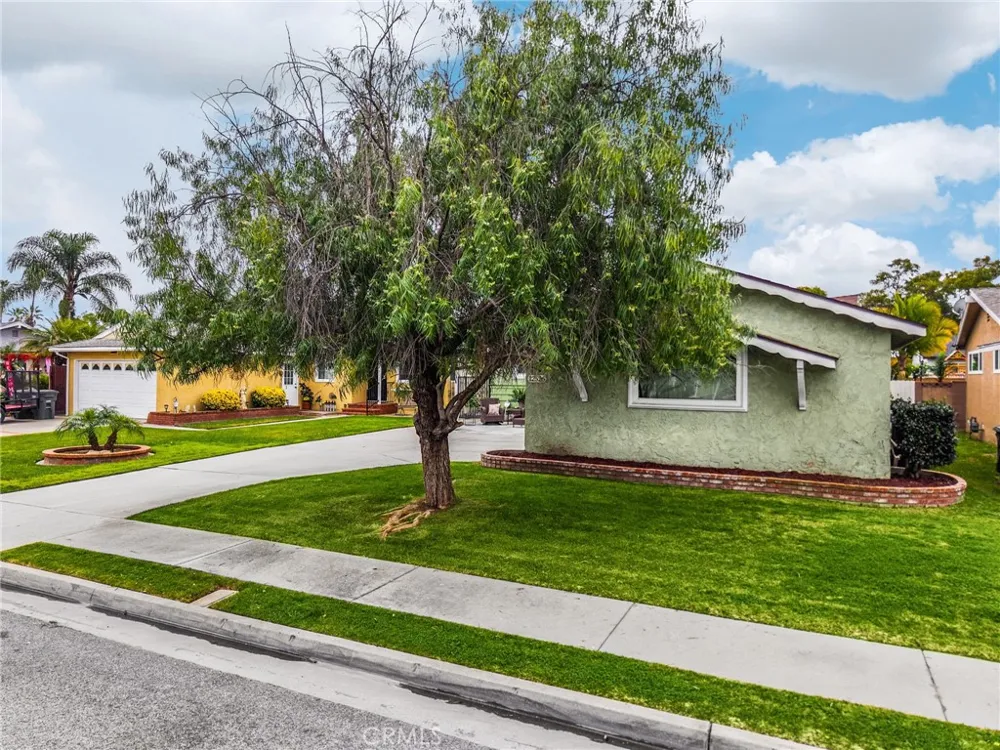 12526 Chadwell Street Lakewood, CA 90715