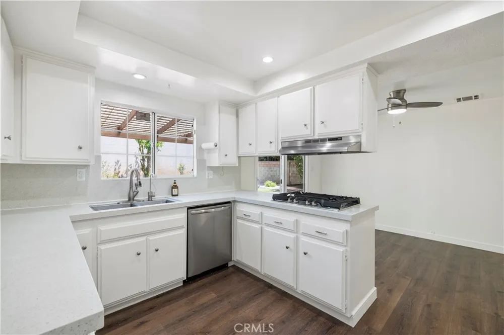 6741 Buffalo Avenue Valley Glen, CA 91401