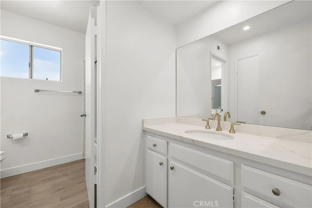 6741 Buffalo Avenue Valley Glen, CA 91401