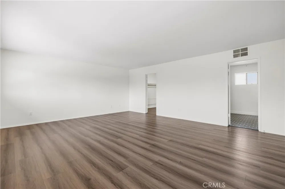 6741 Buffalo Avenue Valley Glen, CA 91401