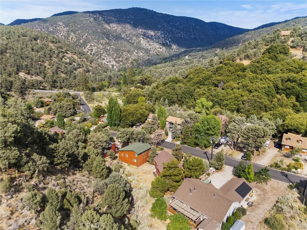 2513 Glacier Drive Frazier Park, CA 93225