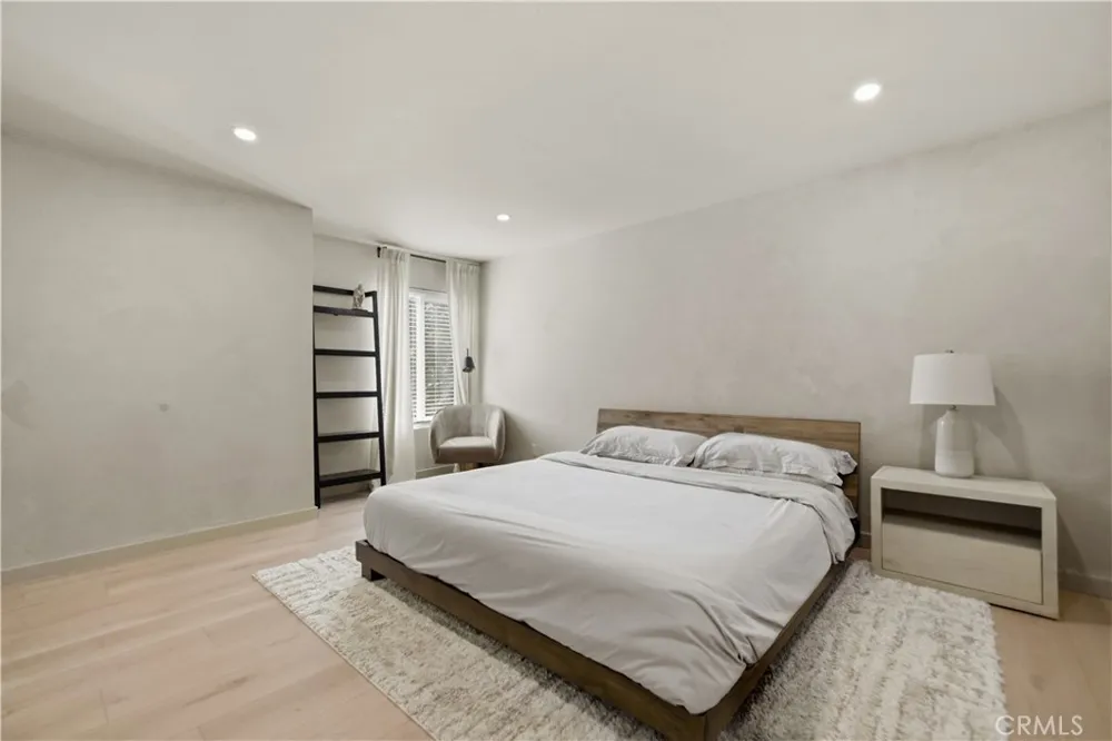 25039 Peachland Avenue #204 Newhall, CA 91321