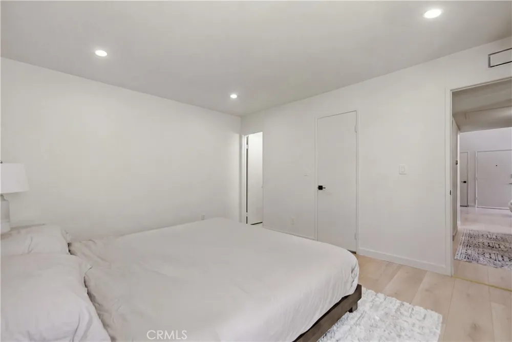 25039 Peachland Avenue #204 Newhall, CA 91321