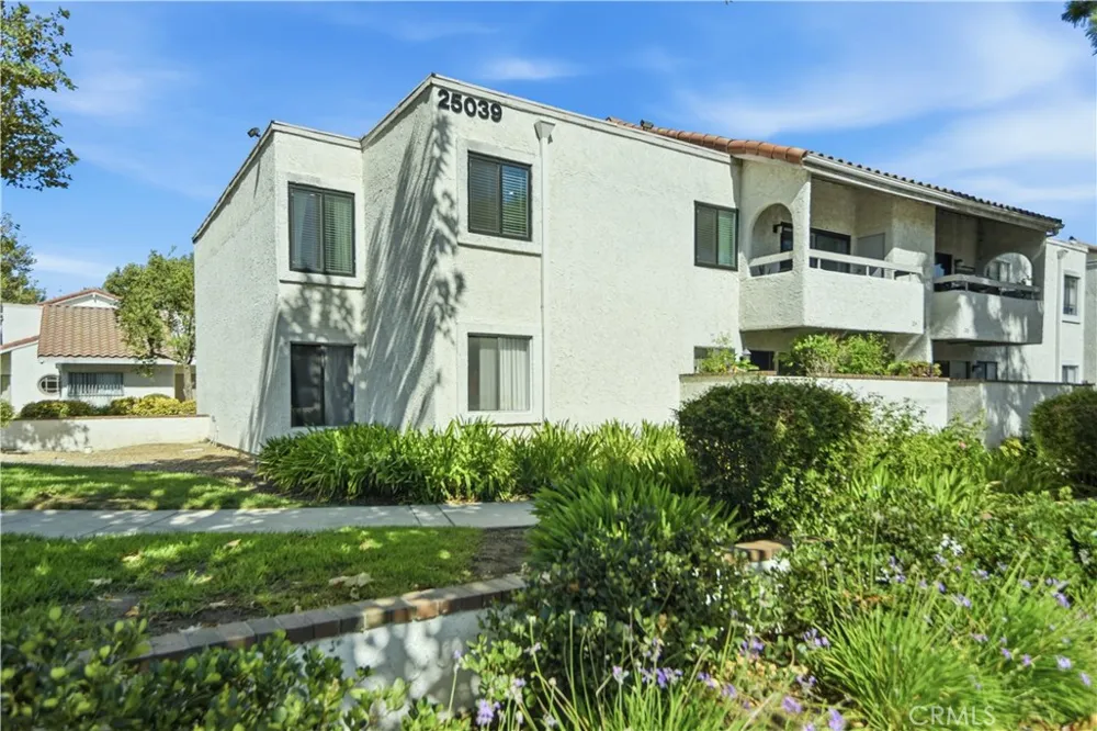 25039 Peachland Avenue #204 Newhall, CA 91321