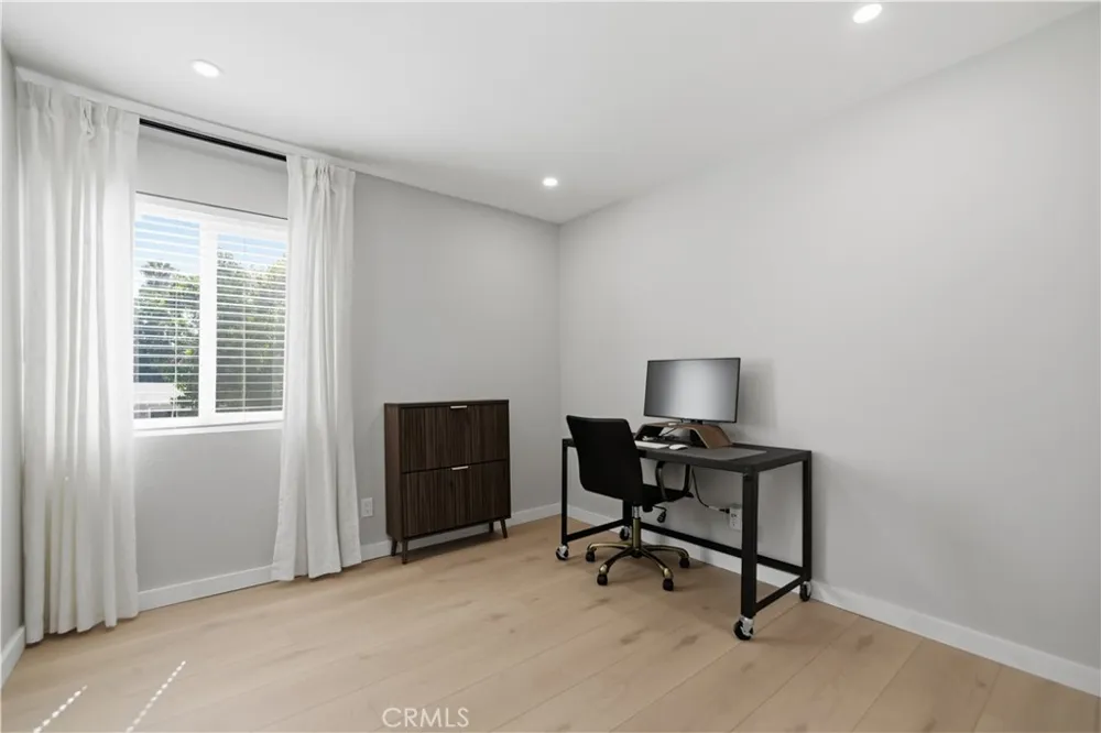 25039 Peachland Avenue #204 Newhall, CA 91321