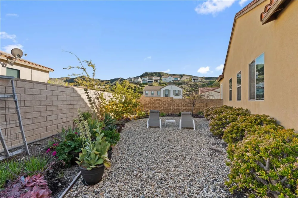 18619 Cedar Crest Drive Canyon Country, CA 91387