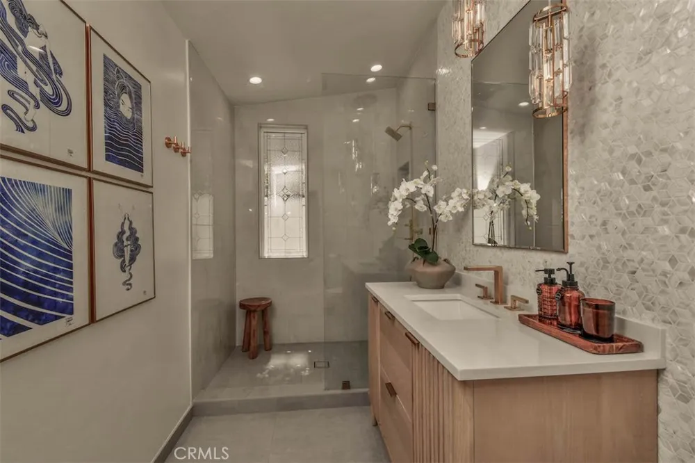 5124 Boda Place Woodland Hills, CA 91367
