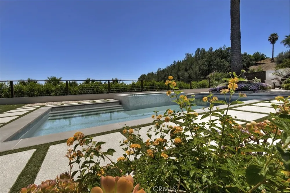 5124 Boda Place Woodland Hills, CA 91367