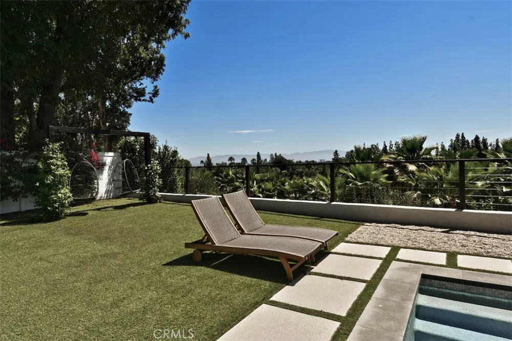 5124 Boda Place Woodland Hills, CA 91367