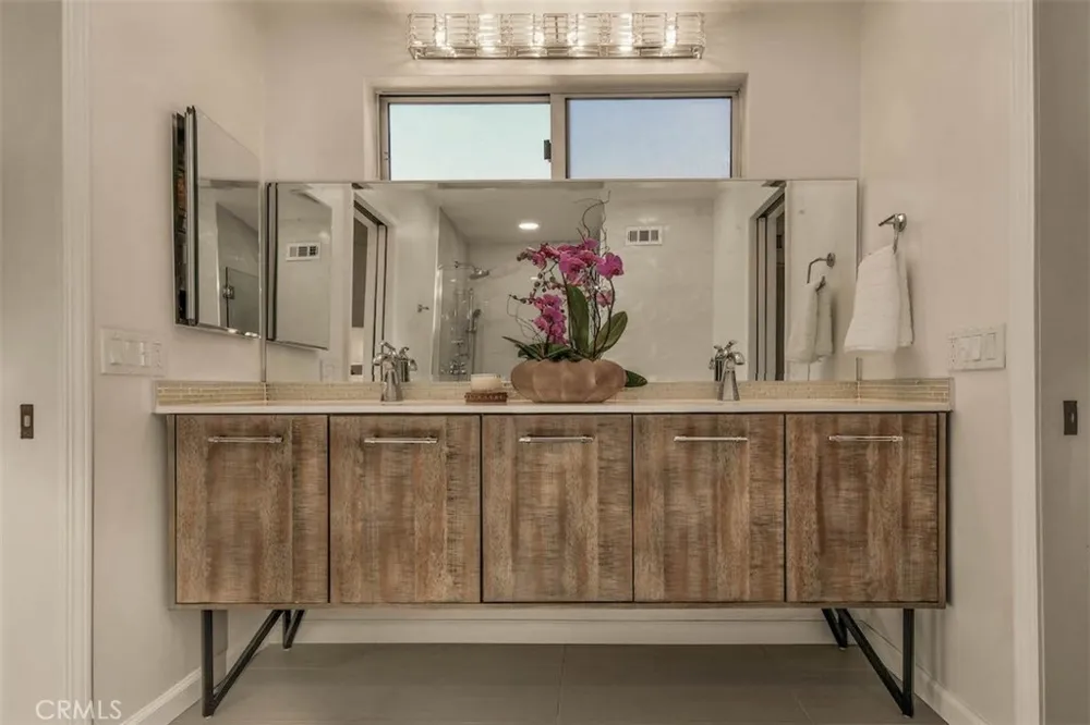 5124 Boda Place Woodland Hills, CA 91367