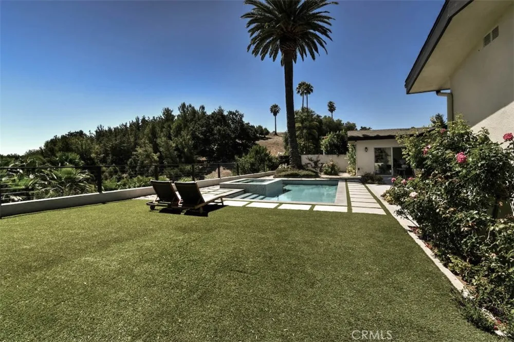 5124 Boda Place Woodland Hills, CA 91367