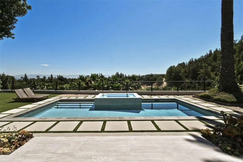5124 Boda Place Woodland Hills, CA 91367