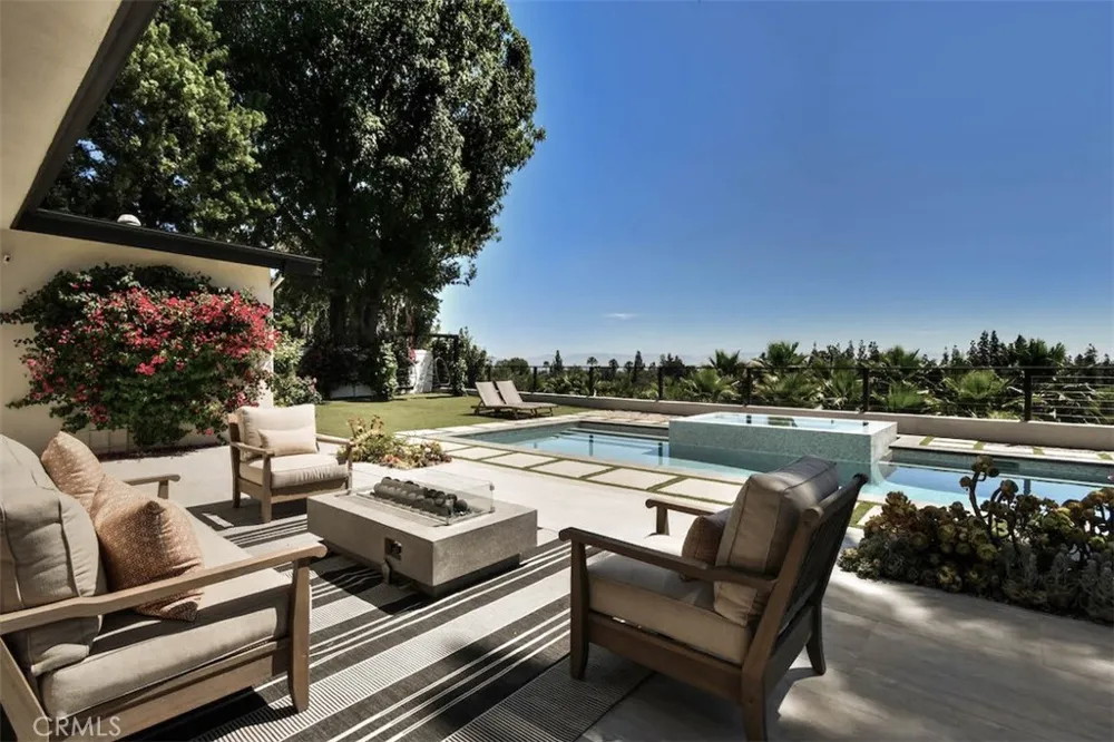5124 Boda Place Woodland Hills, CA 91367
