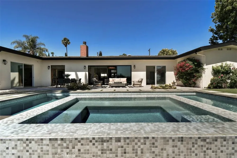 5124 Boda Place Woodland Hills, CA 91367