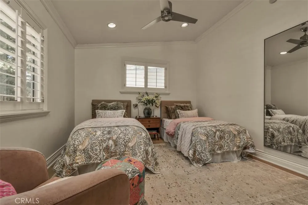 5124 Boda Place Woodland Hills, CA 91367