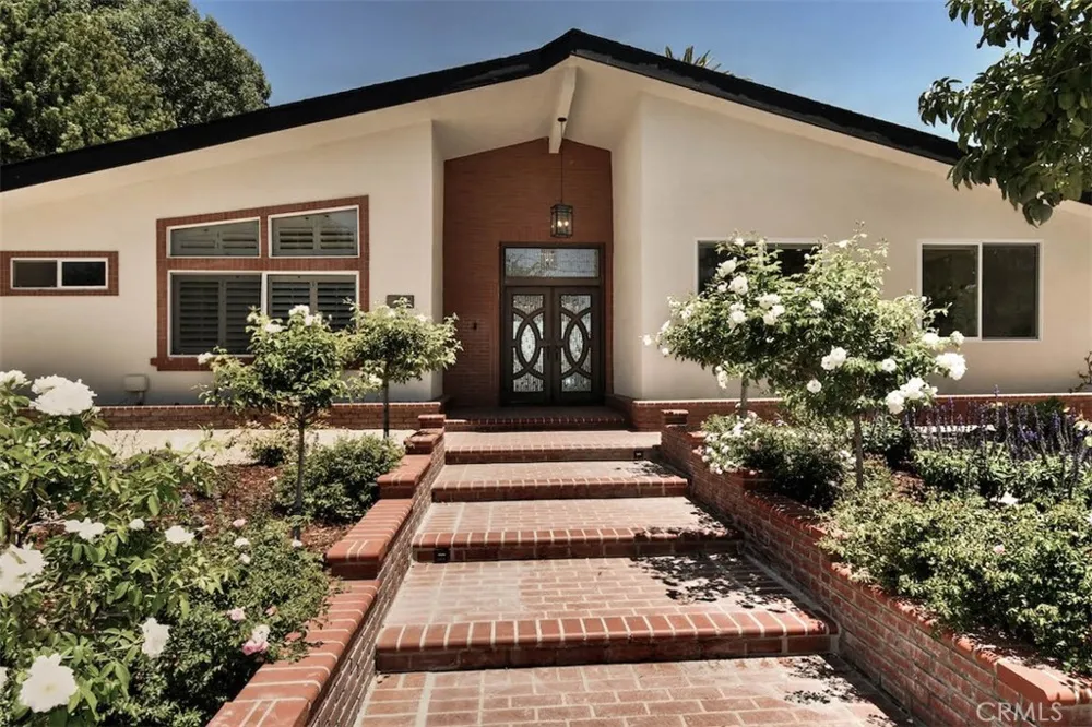 5124 Boda Place Woodland Hills, CA 91367