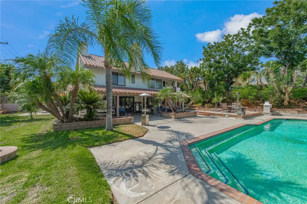 6087 Vineyard Rancho Cucamonga, CA 91701