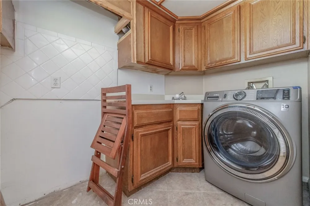 6087 Vineyard Rancho Cucamonga, CA 91701