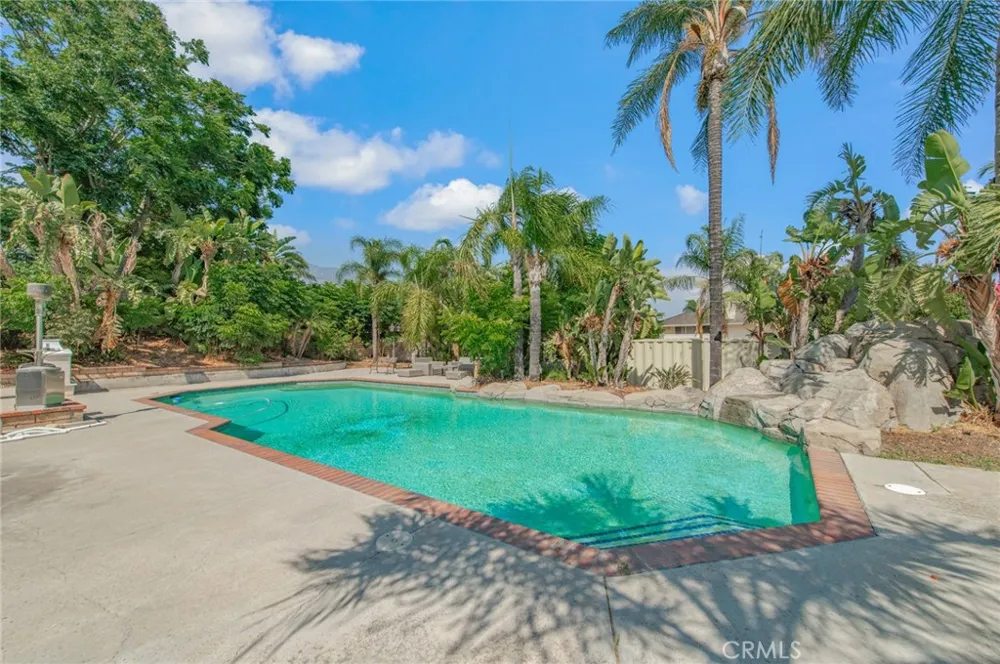 6087 Vineyard Rancho Cucamonga, CA 91701