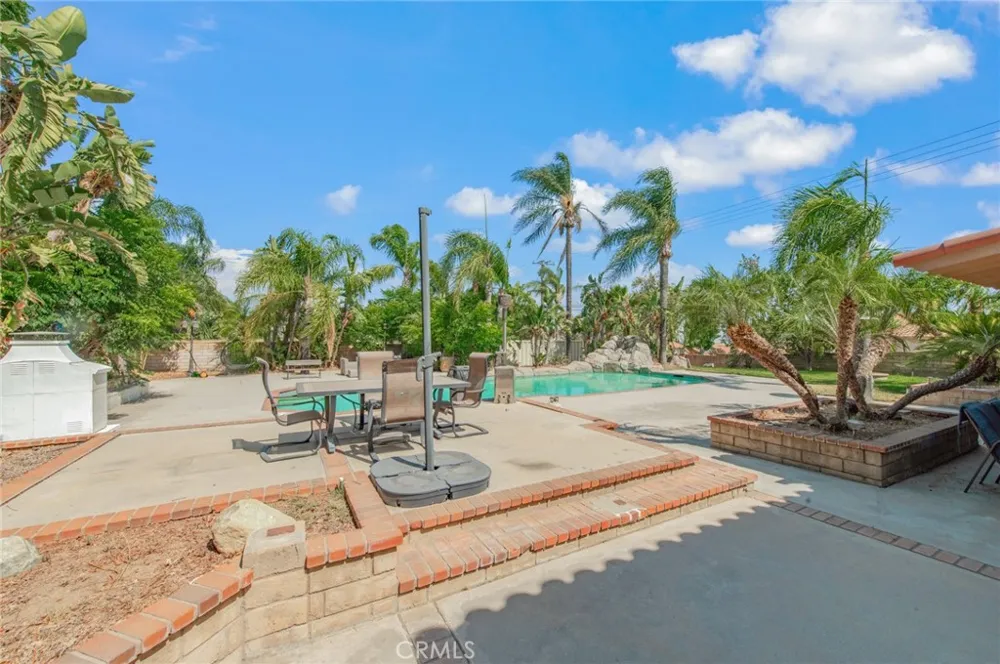 6087 Vineyard Rancho Cucamonga, CA 91701