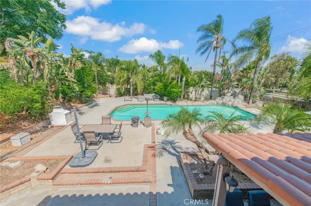 6087 Vineyard Rancho Cucamonga, CA 91701
