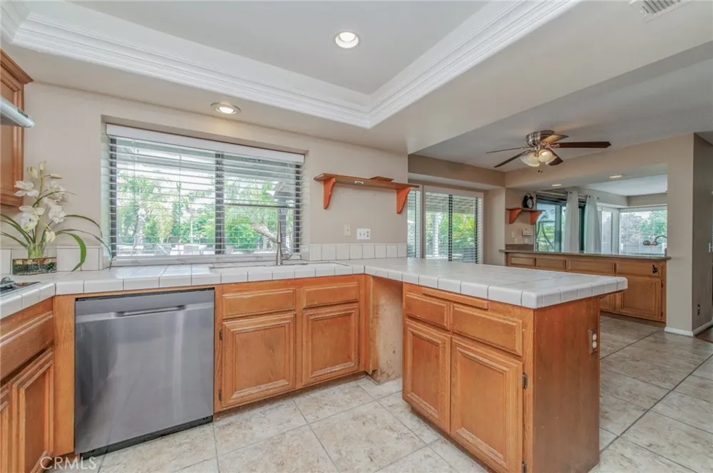 6087 Vineyard Rancho Cucamonga, CA 91701