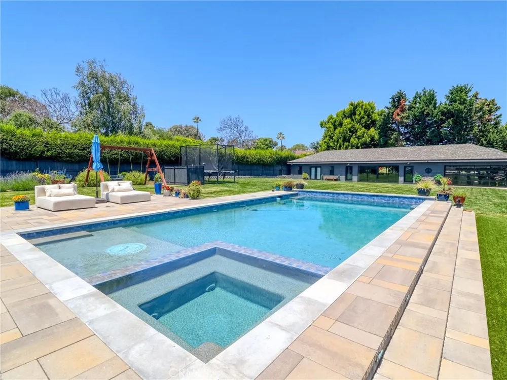 37 Hidden Valley Road Rolling Hills Estates, CA 90274