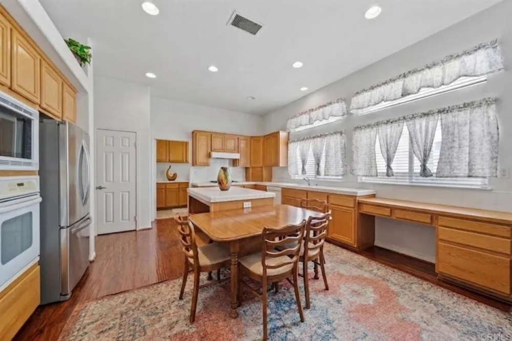 1999 Pecan Tree Street Hemet, CA 92545