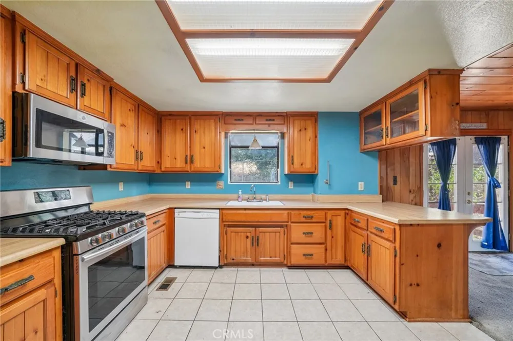 23840 Zuger Drive Crestline, CA 92325