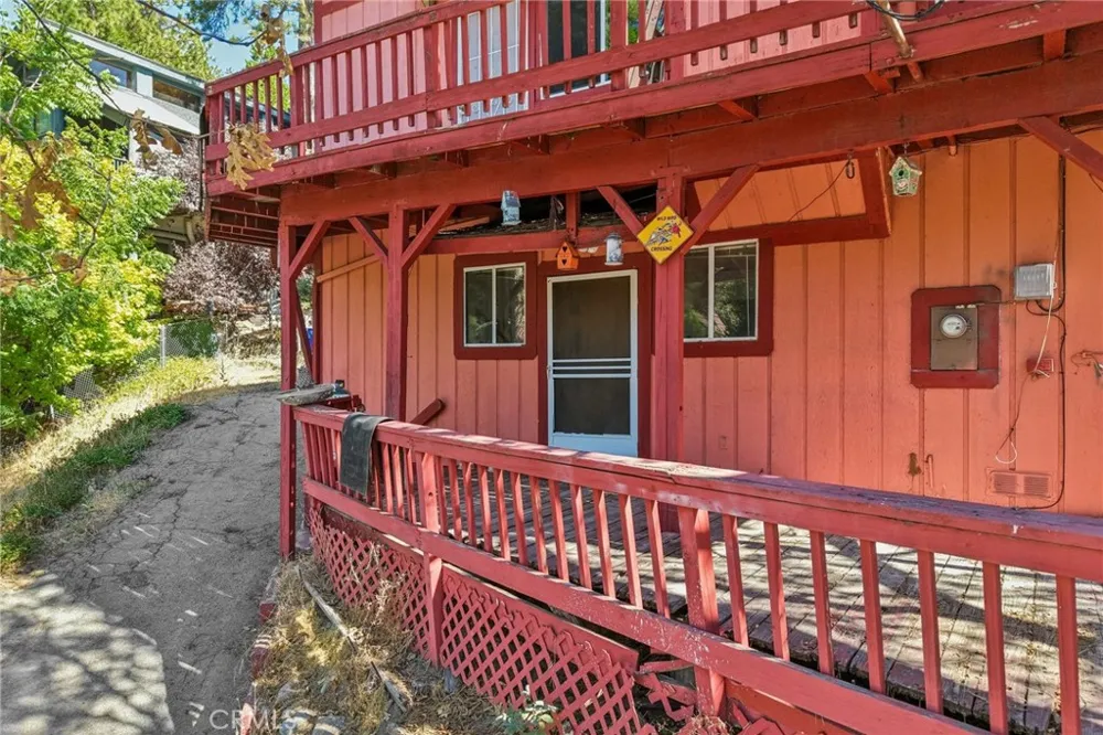 23840 Zuger Drive Crestline, CA 92325
